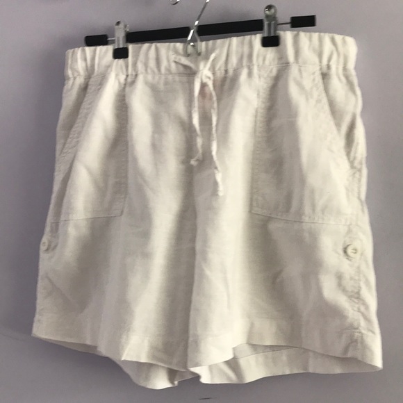 White linen shorts - Picture 2 of 4